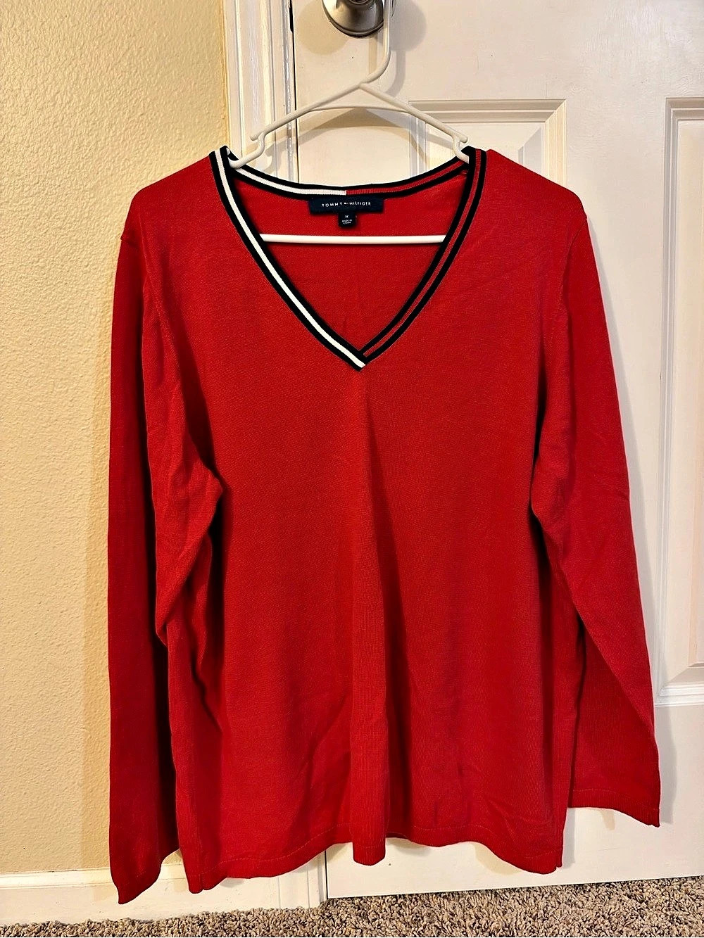Tommy Hilfiger Women's V-Neck Long Sleeve Red Size XS